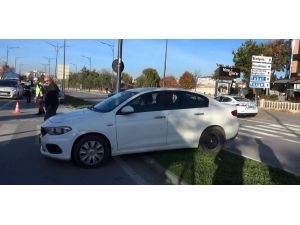 Unutkan Sürücünün Otomobili Refüje Çıktı