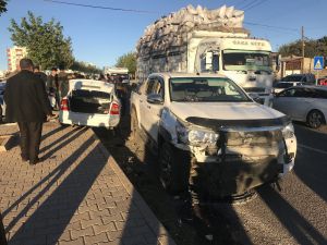 Siverek’te İki Araç Kafa Kafaya Çarpıştı: 2 Yaralı