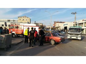 Gebze’de İki Otomobil Çarpıştı: 2 Yaralı