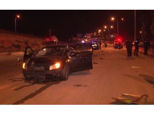 Yolunu Şaşıran Sürücü Asker Eğlencesinin İçine Daldı: 6 Yaralı