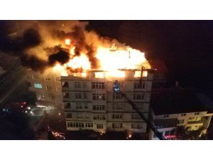 Samsun’da Bir Binanın 7. Katı Ve Çatısı Alev Alev Yandı