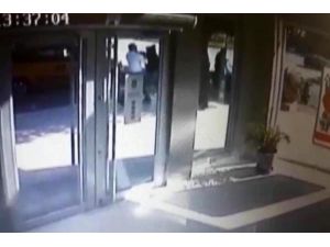 Bankadaki Bıçaklı Sıra Kavgası Kamerada