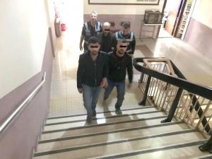 Araca Ateş Edenler Kıskıvrak Yakalandı