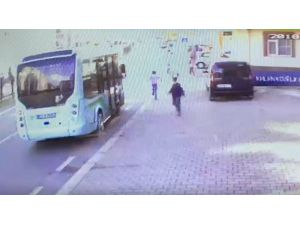 Rize’de Minibüs İle Yarışan Çocuğa Kamyon Çarptı