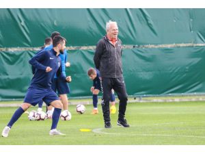 Mustafa Denizli: "Sıralama Olarak İyi Yerdeyiz"