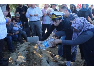 İzmir’de İntihar Eden Teğmen Manavgat’ta Defnedildi