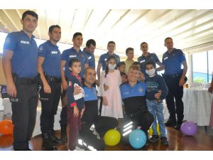 Mersin Polisinden Onkoloji Hastası Çocuklara Moral