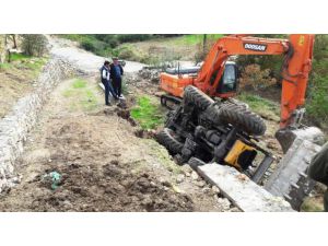 Gercüş’te İş Makinesi Devrildi: 1 Yaralı