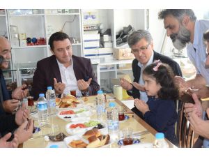 Başkan Bakıcı’nın Esnaf Buluşmasında Yemek Duası Minik Gökçe’den