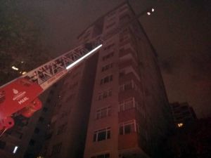 Kadıköy’de 14 Katlı Binanın Çatısında Yangın