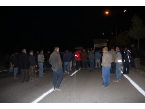 Eylem Yapan Nakliyeciler Ankara Yolunu Trafiğe Kapattı