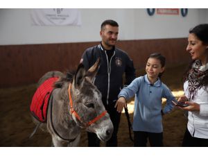 Eskişehir’de Engelli Çocuklara Atlı Terapi