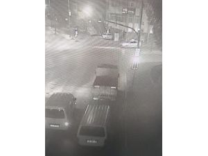 Panelvan Aracı Kamyonetin Arkasına Bağlayarak Çaldı