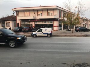 Oto Galericide Silahlı Kavga: 1 Yaralı
