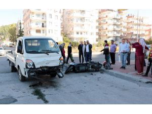 Kamyonetle Çarpışan Motosikletteki Baba Ve Kızı Yaralandı