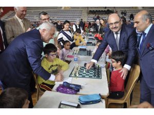 400’e Yakın Sporcu 100. Yıl Satranç Turnuvası İçin Dörtyol’da Buluştu