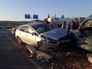 Didim-söke Yolunda Kaza;5 Yaralı
