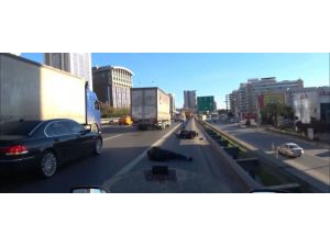 Tırın Lastiğine Çarpan Motosikletli Adam, Ölümden Döndü