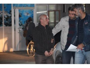 Karısını Bıçaklayan Zanlı Yolda Yürürken Yakalandı