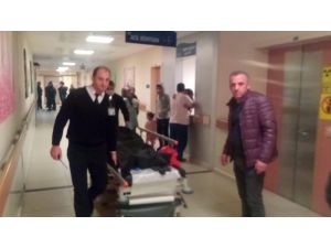Otomobil Kırmızı Işıkta Motosiklete Çarptı: 1 Ölü, 2 Yaralı