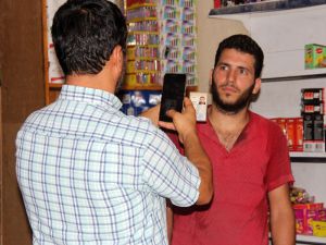 Suriyeliler Tek Tek Fotoğraflanarak Kayıt Altına Alındı