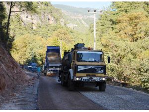 Üç Mahallenin Grup Yolu Genişletilip Asfaltlandı