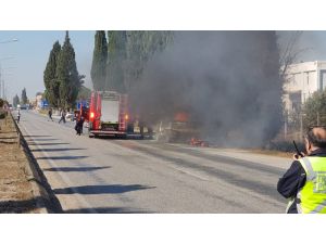 Hurda Yüklü Kamyonet Alev Topuna Döndü