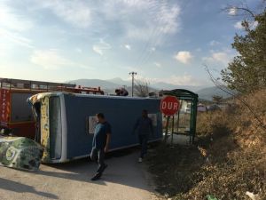 Belediye Otobüsü İle Otomobil Çarpıştı: 4 Yaralı