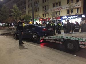 3 Kişinin Yaralandığı Kaza Güvenlik Kamerasına Yansıdı