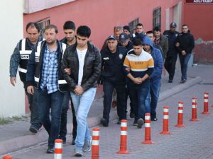 Fetö Operasyonunda Gözaltına Alınan 8 Kişi Adliyeye Sevk Edildi