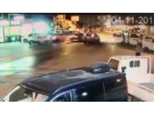 Otomobilin Çarptığı Yaya Metrelerce Havaya Uçtu