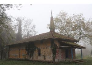 670 Yıllık Camide Define Aradılar