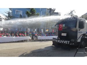 Çevik Kuvvete Eğlenceli Baskın