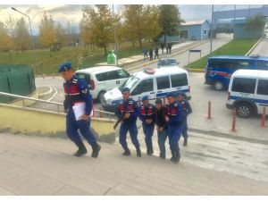 Darp Ettikleri Akaryakıt İstasyon Görevlisini Bıçakladı