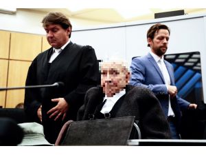 Eski Nazi Gardiyanın Davası Almanya’da Başladı