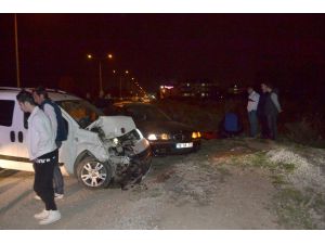 Antrenman İzleyen Çifte Otomobil Çarptı: 1 Yaralı