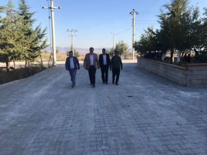 Çivril’de Yol Yapım Çalışmaları Sürüyor
