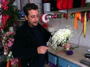 Koca Avm’yi Tek Başına Renklendiriyor