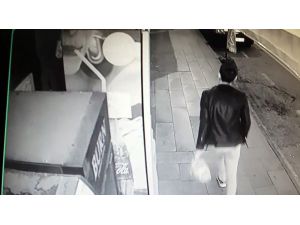Market Önünde Bırakılan Simitleri Çaldı