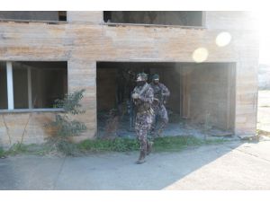 Kartal’da Helikopterli Narkotik Operasyonu: 30 Adrese Baskın