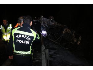 Kocaeli Tem Otoyolunda Takla Atan Otomobil Yanarak Küle Döndü: 2’si Ağır 4 Yaralı