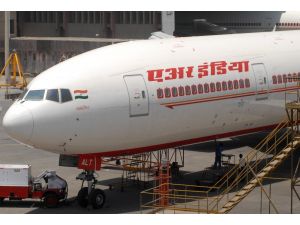 Air India Personeli Greve Gitti, Uçuşlar Ertelendi