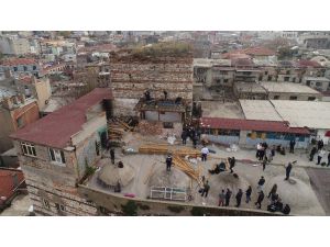 Sağır Han’daki Kaçak Yapı Yıkılıyor, Çalışmalar Havadan Görüntülendi