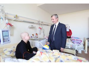 Tahmazoğlu’ndan Lösemili Çocuklara Moral Ziyareti