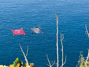 Denizde Türk Bayrağı Ve Atatürk Posteri Açtılar