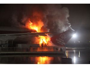 Uçak Restoran Alevlere Teslim Oldu