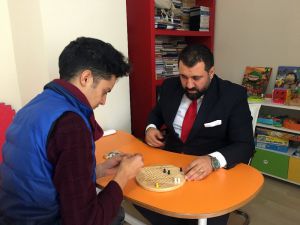 Disleksi Olan Çocukların Televizyon, Tablet Ve Telefondan Uzak Tutulması Gerekiyor