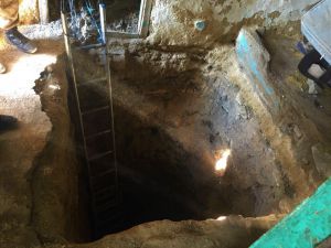 Hazine Bulmak İçin Evinin Altını 10 Metre Kazdı