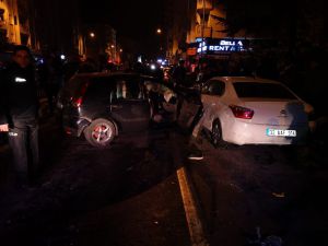 Kontrolden Çıkan Otomobil Dehşet Saçtı: 1’i Ağır, 4 Yaralı