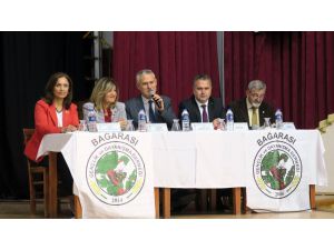 Foça’da Cumhuriyet Kadını Konulu Panel